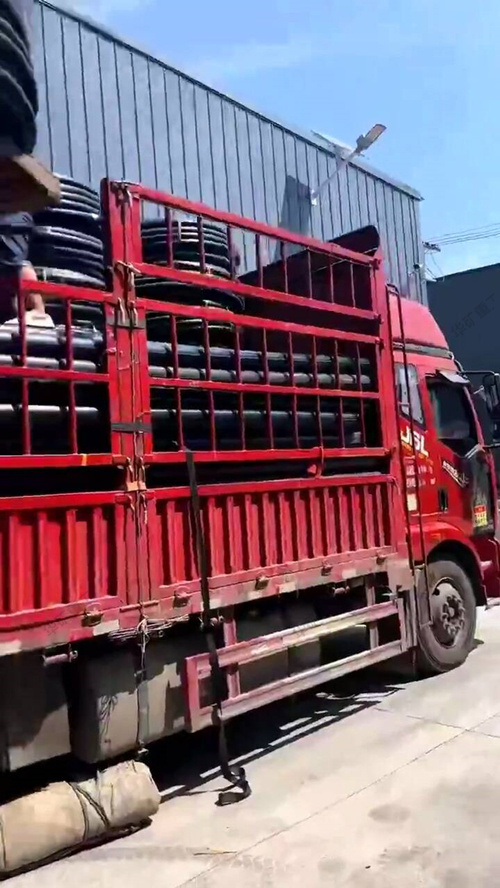 華礦集團一車穿線管發(fā)往新疆