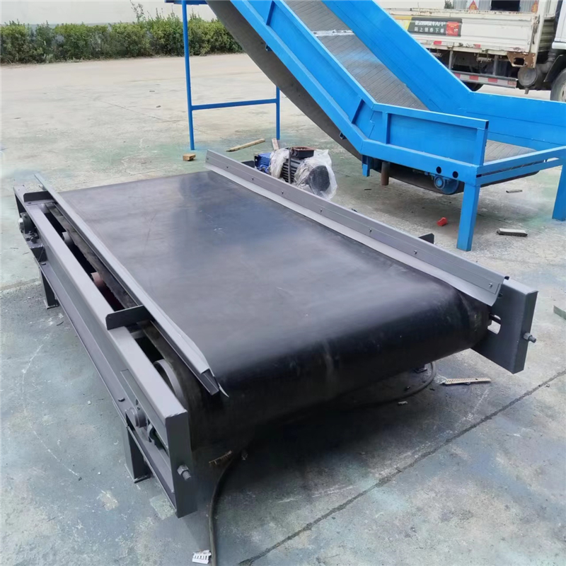 華礦集團(tuán)熱銷(xiāo)產(chǎn)品選磁皮帶機(jī)發(fā)往云南