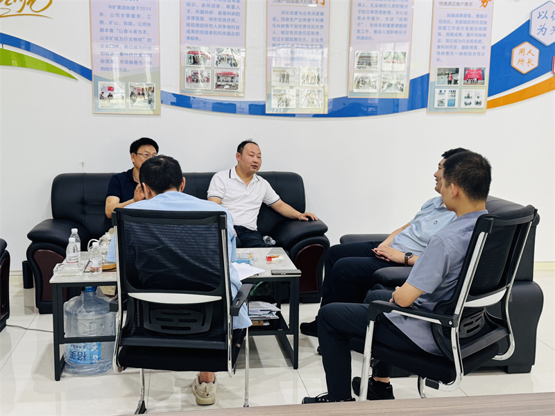 熱烈歡迎遼寧工程技術(shù)大學(xué)領(lǐng)導(dǎo)一行蒞臨華礦集團參觀考察