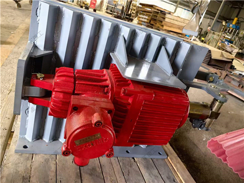 鋼絲繩制動(dòng)器 (2).jpg 鋼絲繩制動(dòng)器 (2).jpg